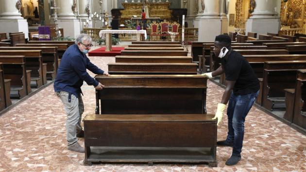 Via alle messe con i fedeli: ecco come ci si prepara a Parma