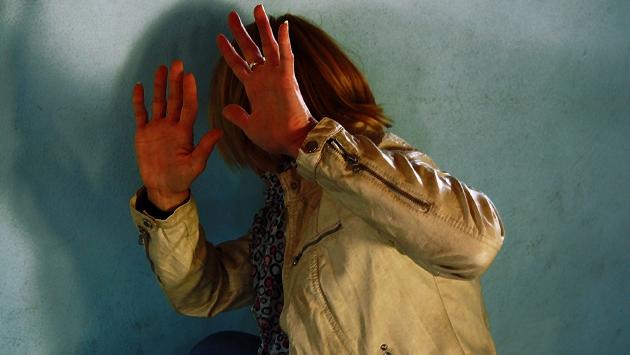 «Sei stata alla festa del Pd?». E poi aggredisce la moglie: condannato