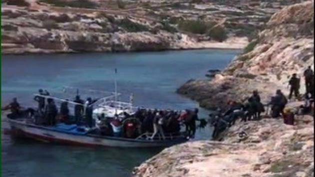 Tre sbarchi all'alba a Lampedusa: arrivati in 122, salpati da Libia e Tunisia