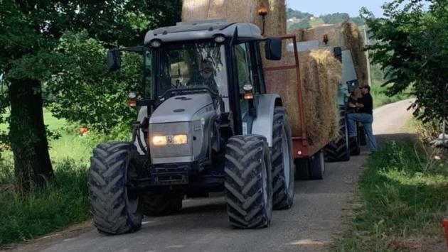 La storia: Scipione Ponte, dopo il rogo i vicini regalano i balloni di fieno