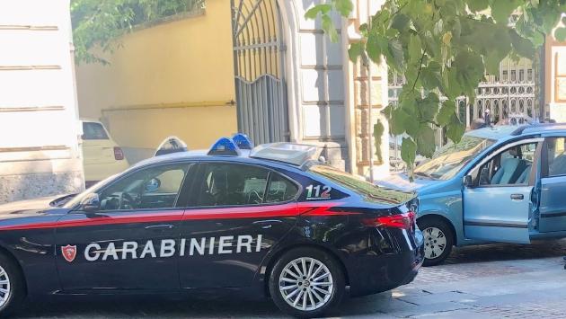 Inseguiti e fermati in via Gramsci: sull'auto anche un 50enne espulso dall'Italia