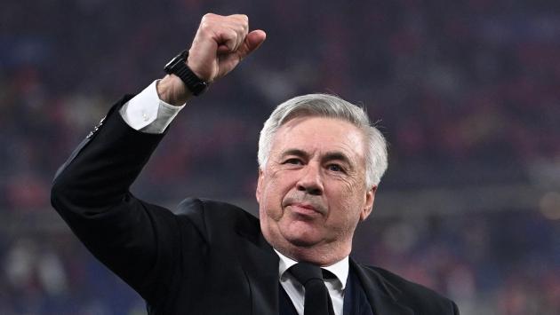 Ora tutti stretti sul carro di Carlo