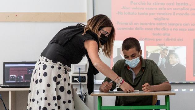 Tutti in classe per gli esami di terza media