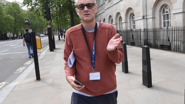 Il braccio destro di Boris Johnson è stato interrogato per aver violato la quarantena