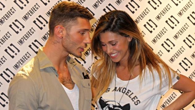Dai Ferragnez a Belen con De Martino: l'estate dei social-vip