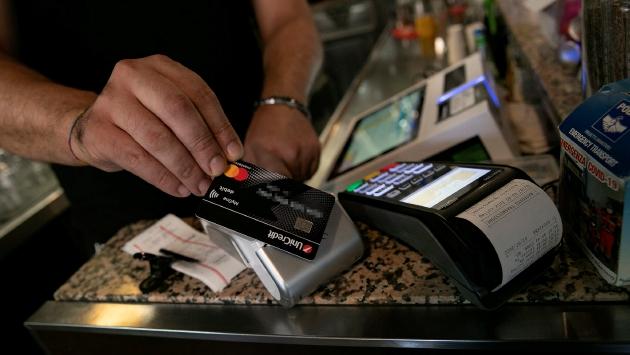 Il «Pos» della discordia: non tutti osservano l'obbligo