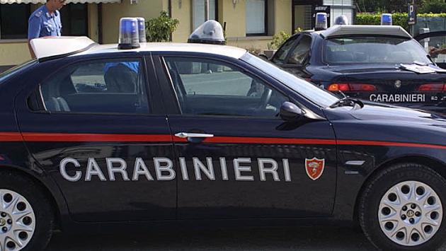Minacce e botte alla moglie anche davanti al figlio: denunciato a Brescello