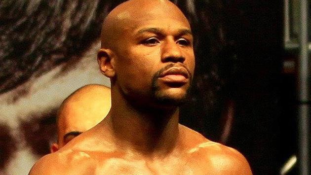 Dalla piscina alla discoteca, notte folle per Floyd Mayweather