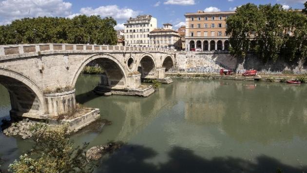 Velivolo biposto precipita nel Tevere a Roma: un disperso
