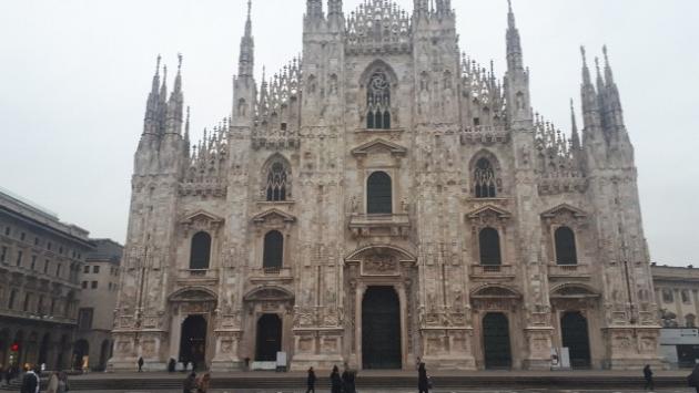 Sala, a Milano vietate le bevande da asporto dalle 19