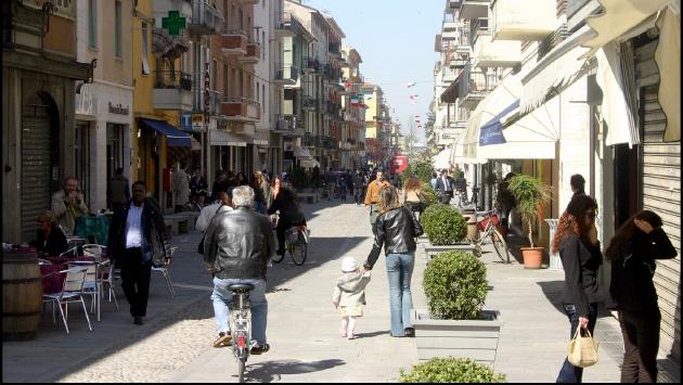 Via Cavour, lunedì parte il rifacimento della pavimentazione