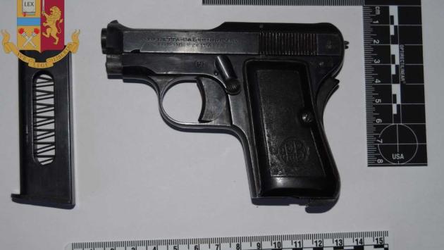 Ha una pistola con matricola abrasa: arrestato 