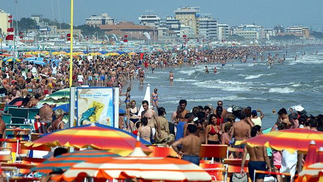 Rimini,  niente comitive insieme in spiaggia libera