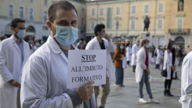 Protesta degli specializzandi in piazza Garibaldi