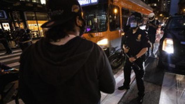  Minneapolis: spari da un Suv, 19enne ucciso a Detroit durante le proteste