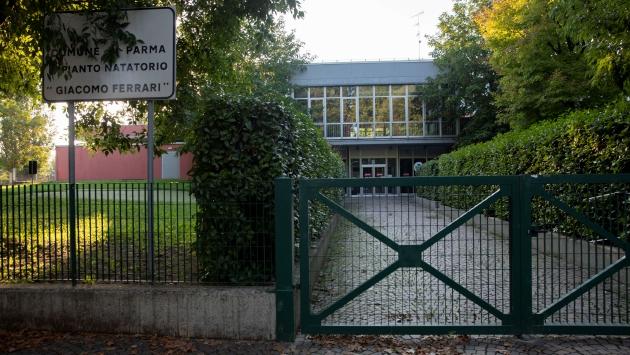 La piscina di via Zarotto non riaprirà per almeno 3 anni: verrà rifatta dal Comune