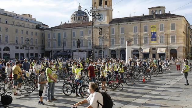  Fiab Bicinisieme, flash mob (a distanza) in piazza Garibaldi per la mobilità sostenibile 
