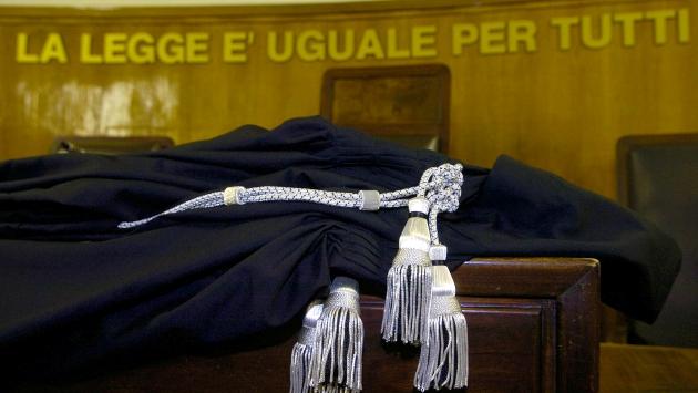 Fece cadere il bimbo da una finestra a Carpi: baby sitter patteggia 