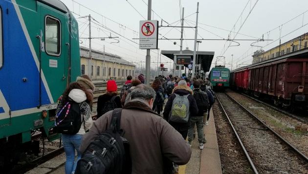 Treni in ritardo o soppressi: ancora disagi per gli studenti