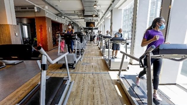 Reggio Emilia, dalla palestra fotografa un ladro