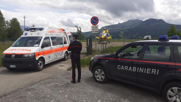Auto fuori strada a Bardi: due feriti. Molto grave un 56enne