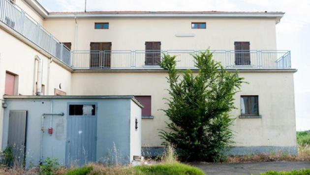 Rifugiati nella ex scuola