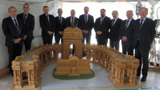 Il Club dei 27 visita il monumento a Verdi che... non c'è più