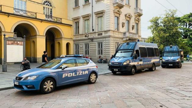 Aggressione nella notte davanti al Regio: arrestato un italiano di origini albanesi