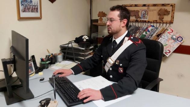 Uno paga l'Iphone che non arriva, l'altro compra una polizza fasulla: truffatori scoperti dai carabinieri