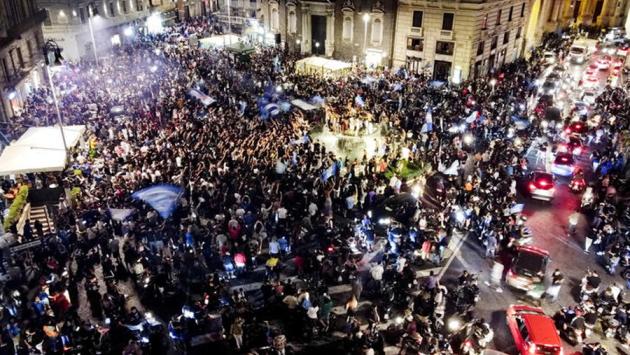 L'Oms:  "Sciagurati i tifosi in piazza a Napoli"