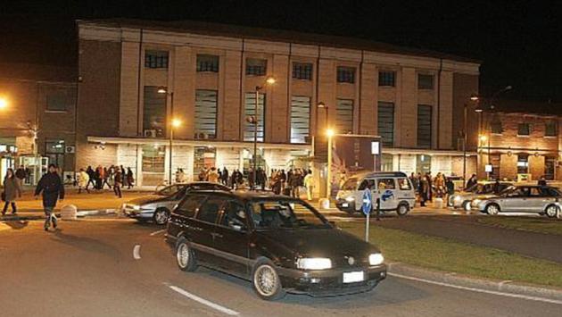 Sorpreso a spacciare in zona stazione a Reggio: aggredisce i carabinieri, arrestato dopo la fuga