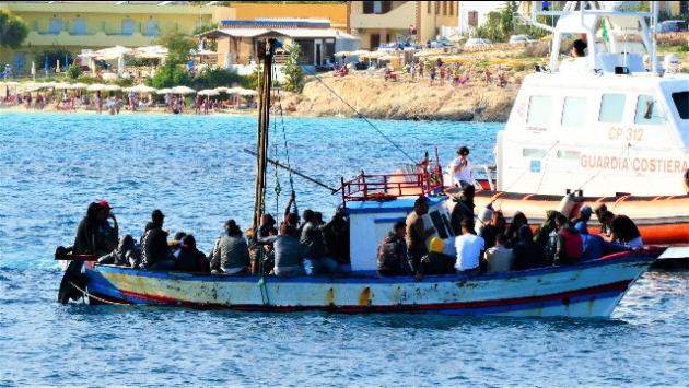 Migranti: a Lampedusa 7 sbarchi in 24 ore
