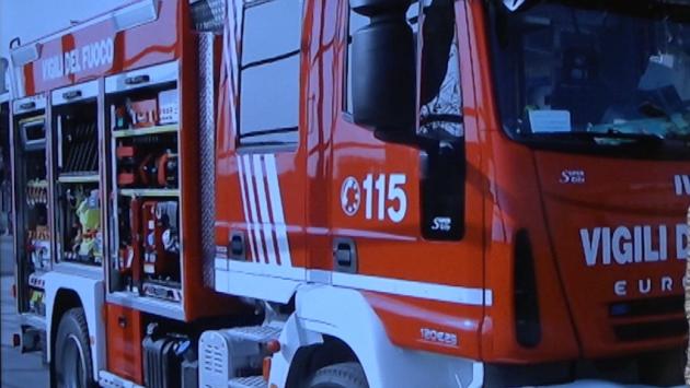 Incidente a Calerno, c'è un camion ribaltato: via Emilia chiusa 