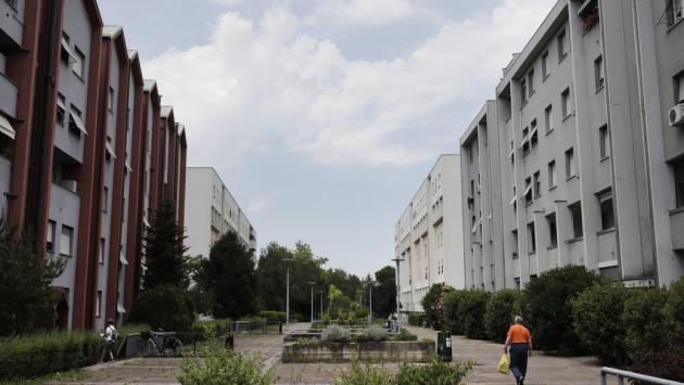 Insulti e porte distrutte: poi quelle coltellate