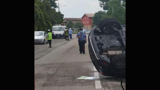 Dopo aver assunto hashish si schianta e abbatte palo della luce: ferito gravemente e denunciato