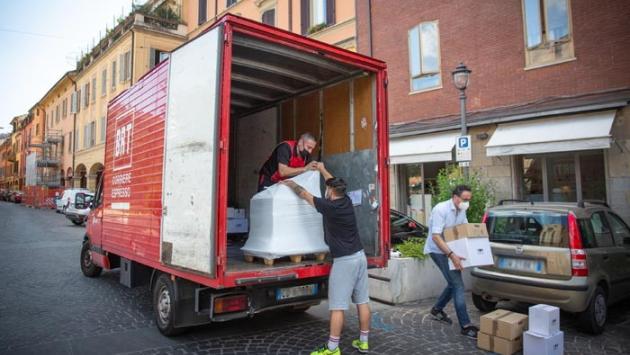 Focolaio Bartolini, un corriere: "La gente ci manda via"