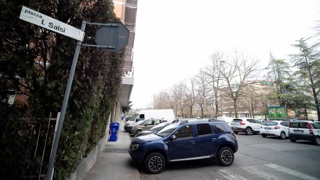 Piazzale Salsi, il medico legale: «La bottigliata in testa? Colpo devastante sferrato da vicino»
