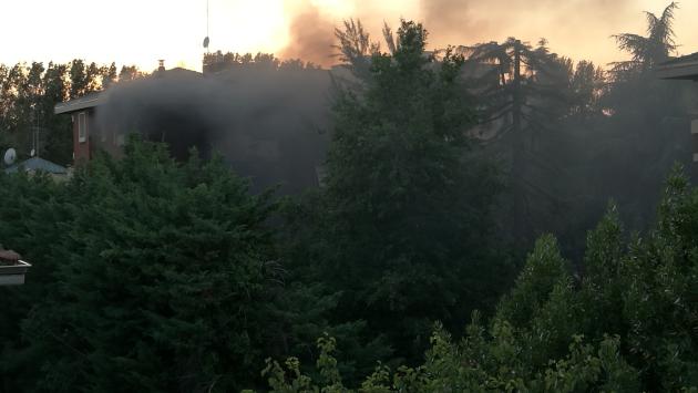 Fiamme su un balcone in via Hiroshima