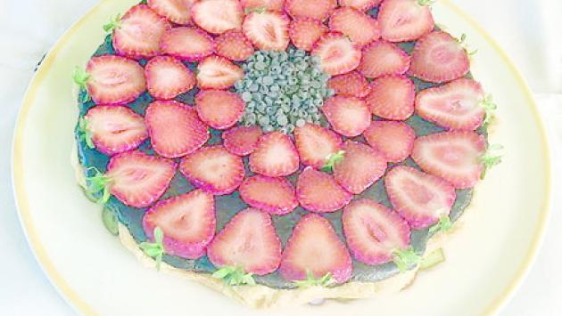 Torta cioccolato e fragole, irresistibili abbinamenti da gustare piano