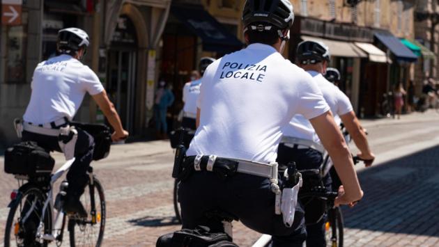 Vigili in bici, sequestrati ovuli di crack ed eroina. Casa: “Interveniamo su pusher e clienti”