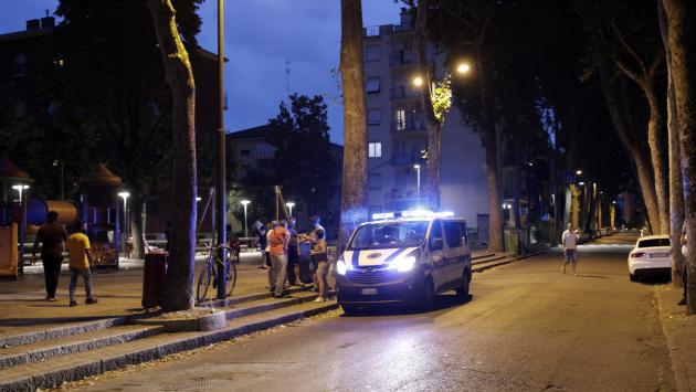 Via Milano, bambino di 3 anni investito da un'auto: è grave
