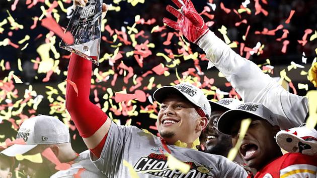 Mahomes, la stella dei  Chiefs, guadagnerà mezzo miliardo in 10 anni