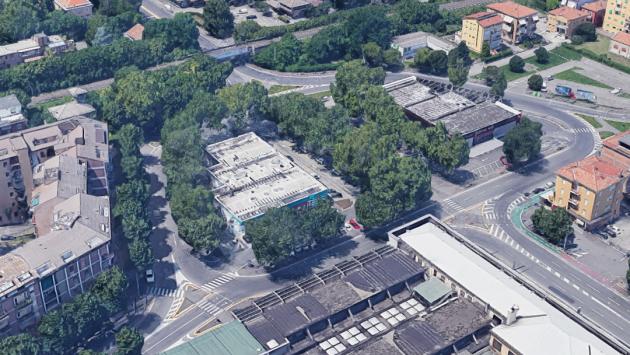 Incidente in piazzale Caduti del Lavoro: grave un ciclista