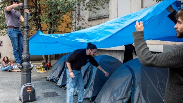 Caro affitti, la protesta arriva anche a Parma: tende all'università