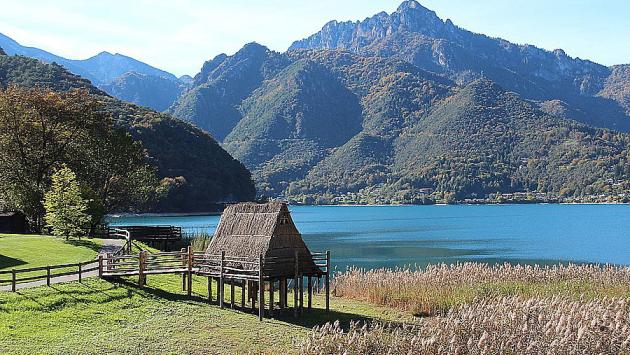 Trentino: a spasso intorno al lago dove si scopre la preistoria