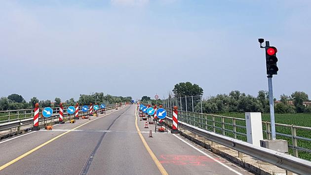 Ponte sul Po vietato ai mezzi pesanti: agricoltori in crisi