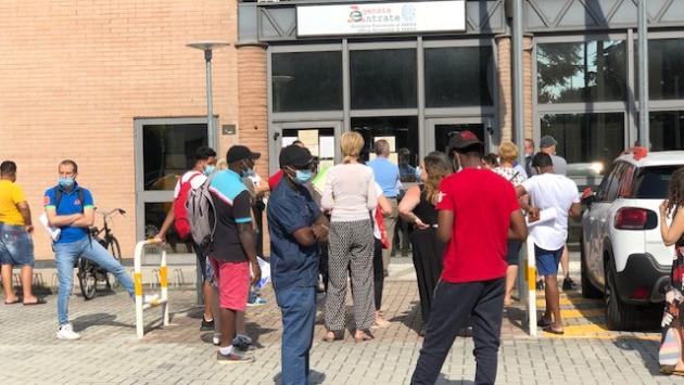 Agenzia delle entrate, "noi qui in lunghissima coda" (di nuovo)