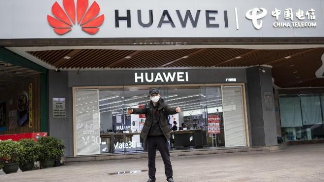5G, svolta del governo britannico: escluso il colosso cinese Huawei 