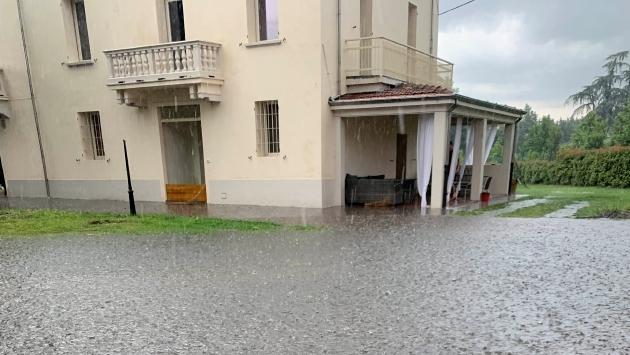 «La mia casa, sempre allagata per colpa della rotatoria»