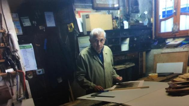 Addio a Vittorio Spaggiari, le sue cornici erano opere d'arte